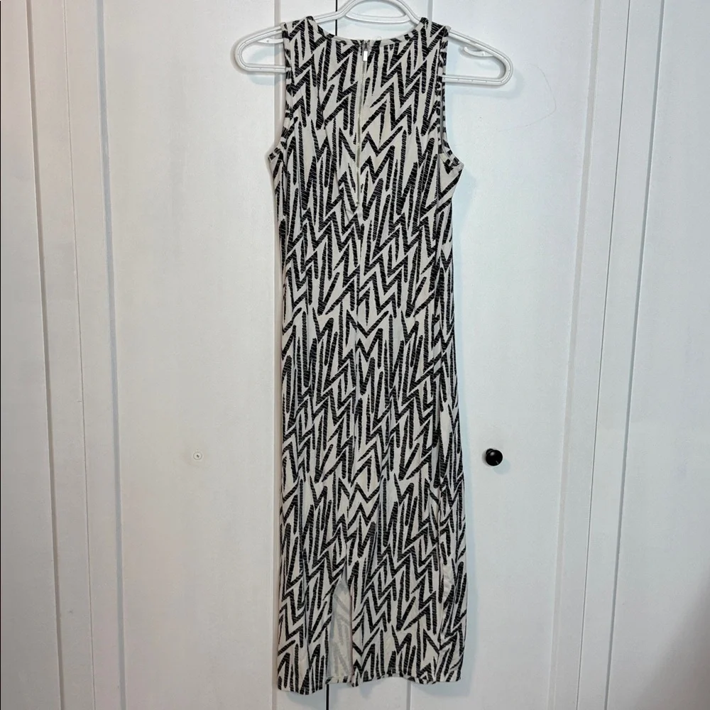 Dynamite Monochrome Zigzag Midi Dress - medium - sleeveless - Picture 4 of 4